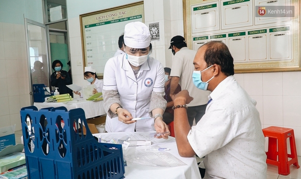 Cận cảnh những mũi tiêm vaccine Covid-19 của Việt Nam cho người dân Long An - Ảnh 10. Cận cảnh những mũi tiêm vaccine Covid-19 của Việt Nam cho người dân Long An - Ảnh 10.
