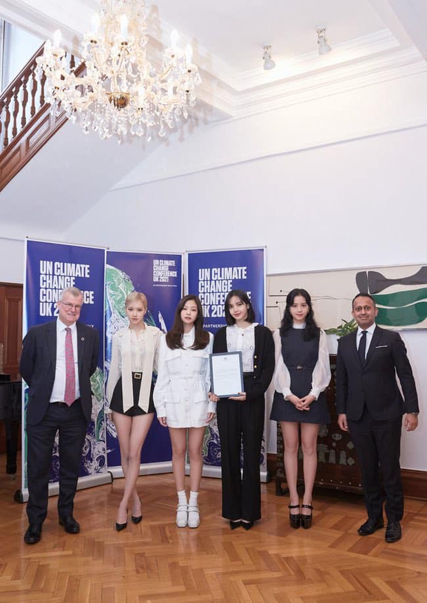 BLACKPINK đúng là người chơi hệ đại sứ: Thời trang, nước ngọt, quảng cáo 5G, nước xả vải, giờ làm cả đại sứ... biến đổi khí hậu! - Ảnh 1. BLACKPINK đúng là người chơi hệ đại sứ: Thời trang, nước ngọt, quảng cáo 5G, nước xả vải, giờ làm cả đại sứ... biến đổi khí hậu! - Ảnh 1.