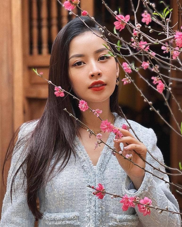 Netizen Việt réo gọi Chi Pu từ clip Hoà Minzy luyện thanh với cô giáo đến khoá học thanh nhạc của diva Mỹ Linh - Ảnh 2. Netizen Việt réo gọi Chi Pu từ clip Hoà Minzy luyện thanh với cô giáo đến khoá học thanh nhạc của diva Mỹ Linh - Ảnh 2.