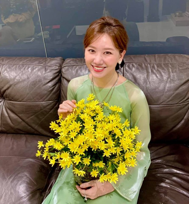Hari Won khoe 1 góc nhà mới sắp hoàn thiện, ngờ đâu dân tình lại chú ý cách ăn mặc và chụp ảnh là lạ hậu nghi vấn mang thai - Ảnh 6. Hari Won khoe 1 góc nhà mới sắp hoàn thiện, ngờ đâu dân tình lại chú ý cách ăn mặc và chụp ảnh là lạ hậu nghi vấn mang thai - Ảnh 6.