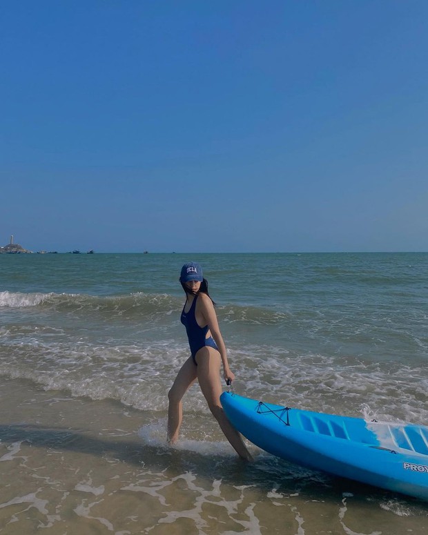 Chẳng riêng Châu Bùi, giới trẻ bây giờ cũng mê mẩn đồ bơi cắt xẻ hiểm hóc lắm đây này! - Ảnh 7. Chẳng riêng Châu Bùi, giới trẻ bây giờ cũng mê mẩn đồ bơi cắt xẻ hiểm hóc lắm đây này! - Ảnh 7.