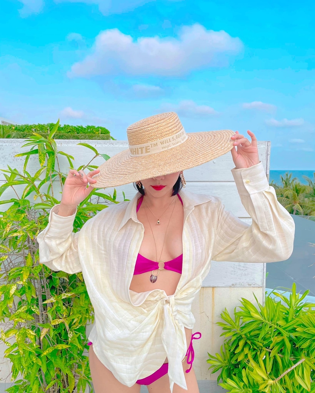 Sáng sớm Tóc Tiên khoe ảnh diện bikini cắt xẻ hiểm hóc, lộ quá nửa vòng 1 phập phồng nhìn muốn ná thở - Ảnh 3. Sáng sớm Tóc Tiên khoe ảnh diện bikini cắt xẻ hiểm hóc, lộ quá nửa vòng 1 phập phồng nhìn muốn ná thở - Ảnh 3.