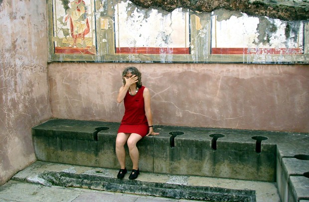 Kinh dị chuyện gậy chùi mông, nhà vệ sinh công cộng thời La Mã khiến hậu bối thầm cảm ơn vì được sinh sau đẻ muộn - Ảnh 4.