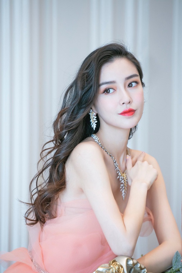Mật báo Cbiz: Dương Tử giở chiêu trò với Lý Hiện, Angela Baby tuột dốc, Triệu Lệ Dĩnh giận dữ vì Viên Băng Nghiên - Ảnh 2. Mật báo Cbiz: Dương Tử giở chiêu trò với Lý Hiện, Angela Baby tuột dốc, Triệu Lệ Dĩnh giận dữ vì Viên Băng Nghiên - Ảnh 2.