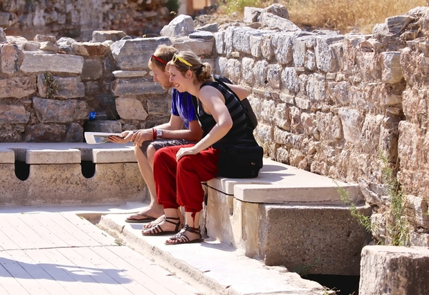 Kinh dị chuyện gậy chùi mông, nhà vệ sinh công cộng thời La Mã khiến hậu bối thầm cảm ơn vì được sinh sau đẻ muộn - Ảnh 5.