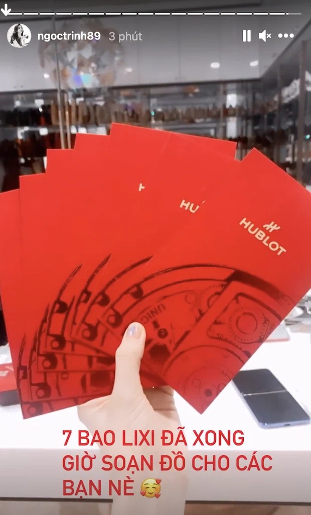 Nguyên tắc cuộc vui toàn mùi tiền của hội bạn Ngọc Trinh: Hết tráo thẻ trả tiền, lì xì nghìn đô đến phạt 5 triệu/10 phút đi trễ - Ảnh 10. Nguyên tắc cuộc vui toàn mùi tiền của hội bạn Ngọc Trinh: Hết tráo thẻ trả tiền, lì xì nghìn đô đến phạt 5 triệu/10 phút đi trễ - Ảnh 10.