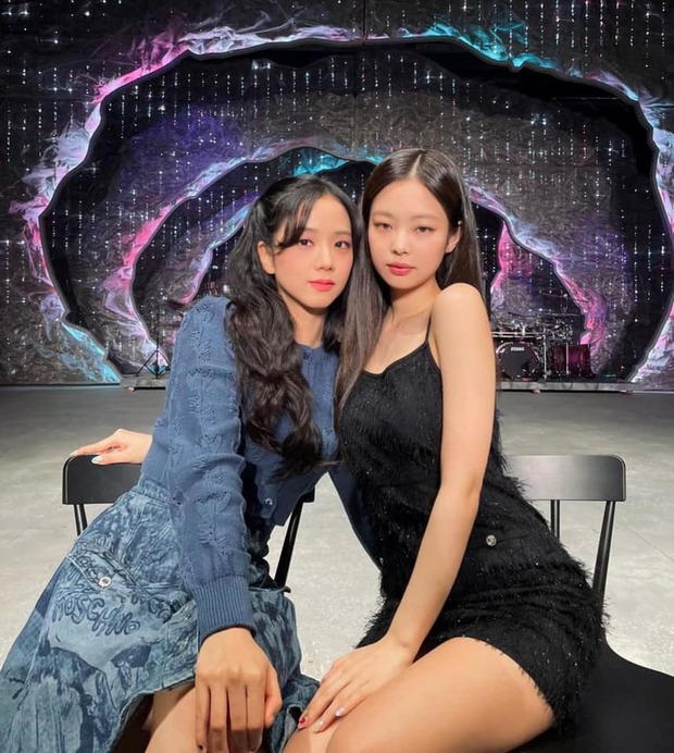 Không phải GD, đây mới là nhân vật hoà hợp visual với Jennie nhất: Combo xinh đẹp x2, choáng khi kéo đến ảnh kết hợp - Ảnh 4. Không phải GD, đây mới là nhân vật hoà hợp visual với Jennie nhất: Combo xinh đẹp x2, choáng khi kéo đến ảnh kết hợp - Ảnh 4.