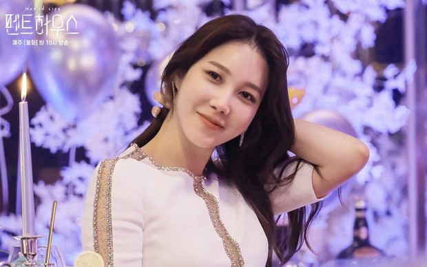 Rộ tin chị đẹp Lee Ji Ah tái xuất Penthouse 2, ẵm vai mẹ ruột mất tích của cặp sinh đôi rich kid? - Ảnh 2.