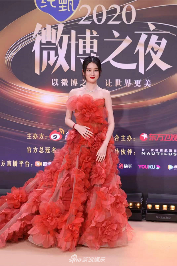 Siêu thảm đỏ khủng nhất Cbiz đầu năm: Nhiệt Ba gây sốc visual, Cúc Tịnh Y chặt chém đàn chị Angela Baby - Triệu Lệ Dĩnh - Ảnh 13.