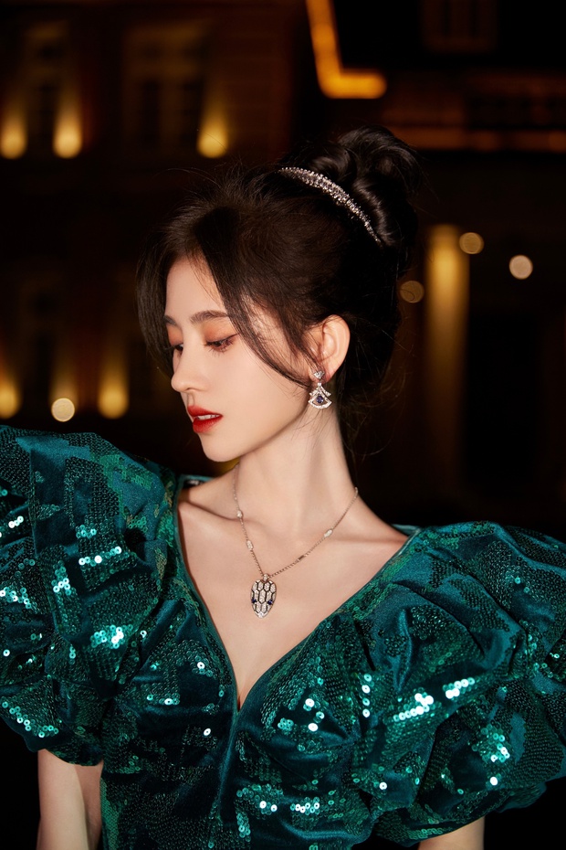 Mỹ nhân 4000 năm Cúc Tịnh Y gây sốc với màn xoay người thần thánh, khoe vòng eo khiến MC thảm đỏ phải sửng sốt - Ảnh 7.