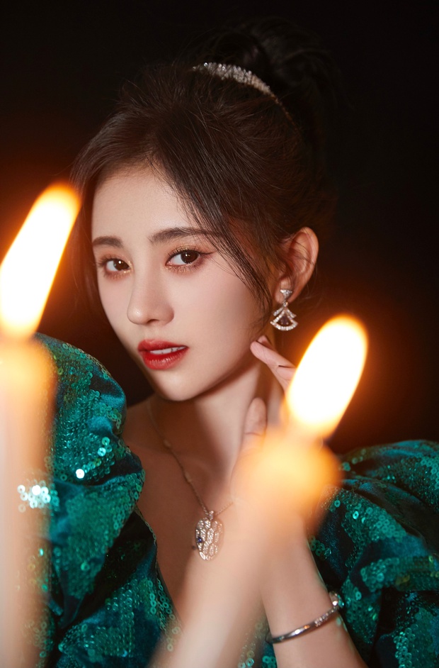 Mỹ nhân 4000 năm Cúc Tịnh Y gây sốc với màn xoay người thần thánh, khoe vòng eo khiến MC thảm đỏ phải sửng sốt - Ảnh 8.