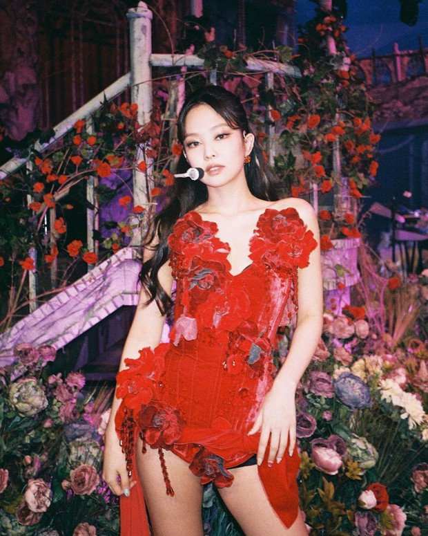 Jennie bị soi nhảy hời hợt lại sai động tác ngay tại concert BLACKPINK, từ BTS đến ITZY, (G)I-DLE cũng bị réo tên? - Ảnh 1. Jennie bị soi nhảy hời hợt lại sai động tác ngay tại concert BLACKPINK, từ BTS đến ITZY, (G)I-DLE cũng bị réo tên? - Ảnh 1.