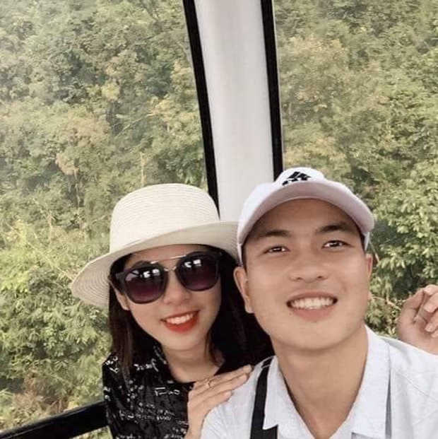 Hậu Hoàng bắt đồng chí khác chịu trách nhiệm vì... nắm tay mình ngay bài đăng của Mũi trưởng Long - Ảnh 3. Hậu Hoàng bắt đồng chí khác chịu trách nhiệm vì... nắm tay mình ngay bài đăng của Mũi trưởng Long - Ảnh 3.
