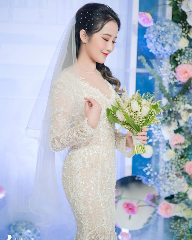 Bà xã Phan Thành để lộ vòng 2 lùm lùm, tiết lộ tăng 3kg trong 1 tháng từ siêu đám cưới - Ảnh 3. Bà xã Phan Thành để lộ vòng 2 lùm lùm, tiết lộ tăng 3kg trong 1 tháng từ siêu đám cưới - Ảnh 3.