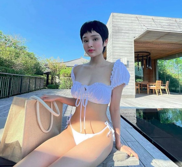 Lâu lâu mới thấy Hiền Hồ diện bikini: Mặt học sinh body phụ huynh, áo trễ nải như sắp tụt khoe đường cong bốc lửa - Ảnh 3. Lâu lâu mới thấy Hiền Hồ diện bikini: Mặt học sinh body phụ huynh, áo trễ nải như sắp tụt khoe đường cong bốc lửa - Ảnh 3.
