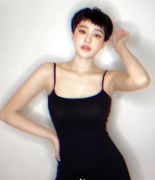 Lâu lâu mới thấy Hiền Hồ diện bikini: Mặt học sinh body phụ huynh, áo trễ nải như sắp tụt khoe đường cong bốc lửa - Ảnh 5. Lâu lâu mới thấy Hiền Hồ diện bikini: Mặt học sinh body phụ huynh, áo trễ nải như sắp tụt khoe đường cong bốc lửa - Ảnh 5.