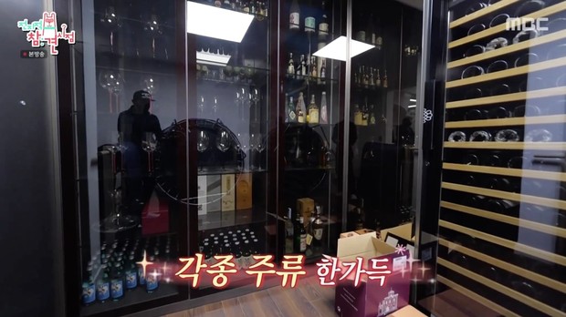 Bi Rain lần đầu hé lộ tổ ấm trăm tỷ với Kim Tae Hee: Tầng 1 rộng bao la chỉ để tập gym, góc giải thưởng khủng chiếm spotlight - Ảnh 6. Bi Rain lần đầu hé lộ tổ ấm trăm tỷ với Kim Tae Hee: Tầng 1 rộng bao la chỉ để tập gym, góc giải thưởng khủng chiếm spotlight - Ảnh 6.