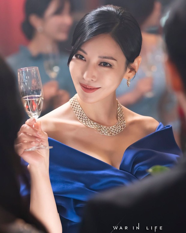 Những sự thật cuộc sống nghiệt ngã từ Penthouse 2: Chịu thì chịu, không chịu thì chịu! - Ảnh 4. Những sự thật cuộc sống nghiệt ngã từ Penthouse 2: Chịu thì chịu, không chịu thì chịu! - Ảnh 4.