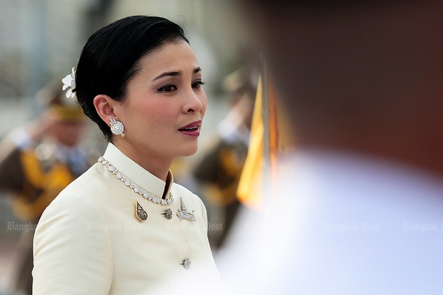 Tình trạng hiện tại của Hoàng hậu Suthida khiến dân chúng lo lắng sau khi Vua Thái tấn phong Hoàng quý phi thành Hoàng hậu thứ 2 - Ảnh 2. Tình trạng hiện tại của Hoàng hậu Suthida khiến dân chúng lo lắng sau khi Vua Thái tấn phong Hoàng quý phi thành Hoàng hậu thứ 2 - Ảnh 2.