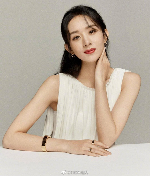 Triệu Lệ Dĩnh thành đại sứ trang sức của Dior Trung Quốc nhưng lại bị bàn tán vì trông “như cosplay Dương Mịch” - Ảnh 1. Triệu Lệ Dĩnh thành đại sứ trang sức của Dior Trung Quốc nhưng lại bị bàn tán vì trông “như cosplay Dương Mịch” - Ảnh 1.