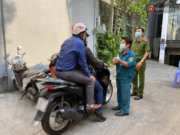 Cận cảnh quán cafe, quán ăn và tiệm massage ở Sài Gòn bị phong toả vì công chứng viên mắc Covid-19 từng ghé qua - Ảnh 3. Cận cảnh quán cafe, quán ăn và tiệm massage ở Sài Gòn bị phong toả vì công chứng viên mắc Covid-19 từng ghé qua - Ảnh 3.