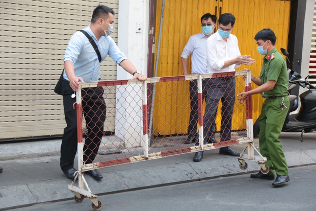 Lịch trình dày đặc của công chứng viên mắc Covid-19 ở TP.HCM: Ngồi nhiều quán cafe, ghé tiệm massage, đến chung cư người thân - Ảnh 1.