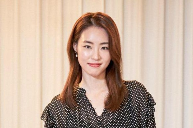 Mối tình đầu của Hyun Bin Lee Yeon Hee lần đầu tiết lộ về ông xã sau hơn nửa năm kết hôn - Ảnh 2.