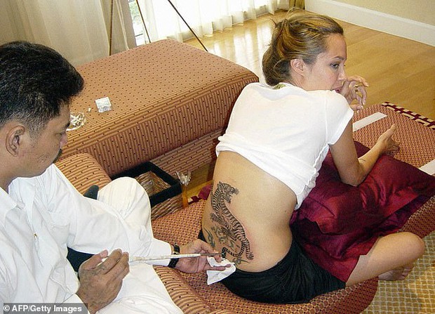 Cậu con trai cả nhà Angelina Jolie gây chú ý với ảnh cởi trần khoe hình xăm dữ dằn - Ảnh 5.