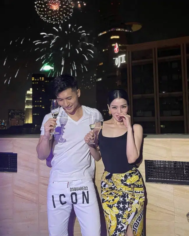 HOT: Lệ Quyên tung ảnh tình tứ, chính thức công khai hẹn hò tình trẻ kém 12 tuổi Lâm Bảo Châu - Ảnh 5. HOT: Lệ Quyên tung ảnh tình tứ, chính thức công khai hẹn hò tình trẻ kém 12 tuổi Lâm Bảo Châu - Ảnh 5.
