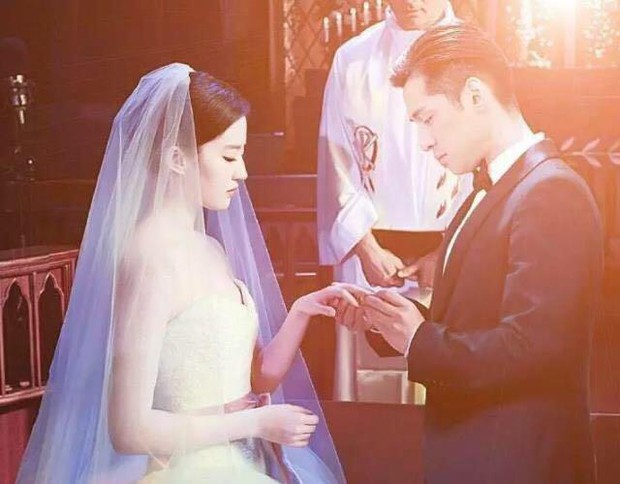 Lưu Diệc Phi - Hồ Ca bí mật kết hôn, Cbiz có thêm cặp đôi quyền lực hạng A hot hòn họt? - Ảnh 3. Lưu Diệc Phi - Hồ Ca bí mật kết hôn, Cbiz có thêm cặp đôi quyền lực hạng A hot hòn họt? - Ảnh 3.