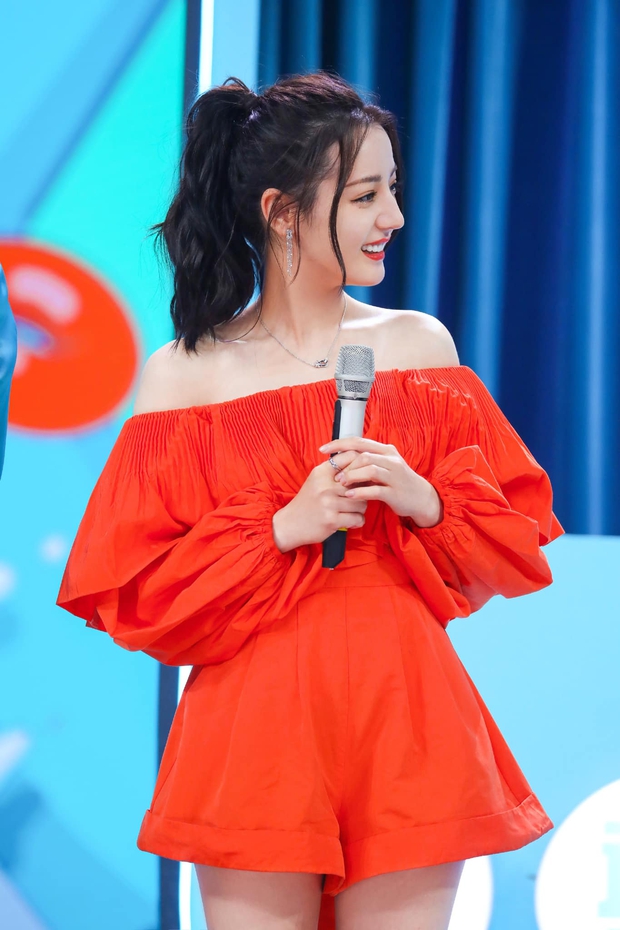 11 kiểu tóc của các mỹ nhân Hoa ngữ xinh và sang hết sức để bạn quẩy cho Tết này - Ảnh 3.