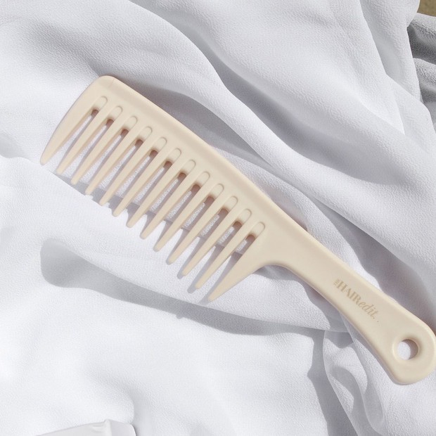 Đúng là tóc xoăn chỉ đẹp khi còn ở tiệm, cô gái khóc “cả dòng sông” vì tóc xù như tổ quạ sau khi gội và được dân mạng mách tips hữu ích - Ảnh 4.