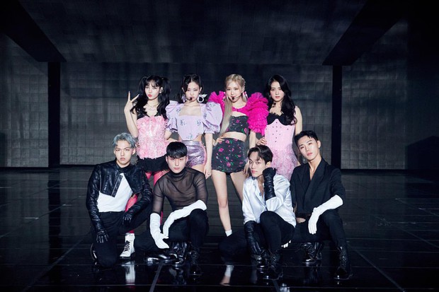 BLACKPINK lần đầu diễn Sour Candy: cả outfit lẫn vũ đạo đều quá ấn tượng, không có Lady Gaga nhưng đã có Lisa dance solo là quá đủ! - Ảnh 10. BLACKPINK lần đầu diễn Sour Candy: cả outfit lẫn vũ đạo đều quá ấn tượng, không có Lady Gaga nhưng đã có Lisa dance solo là quá đủ! - Ảnh 10.