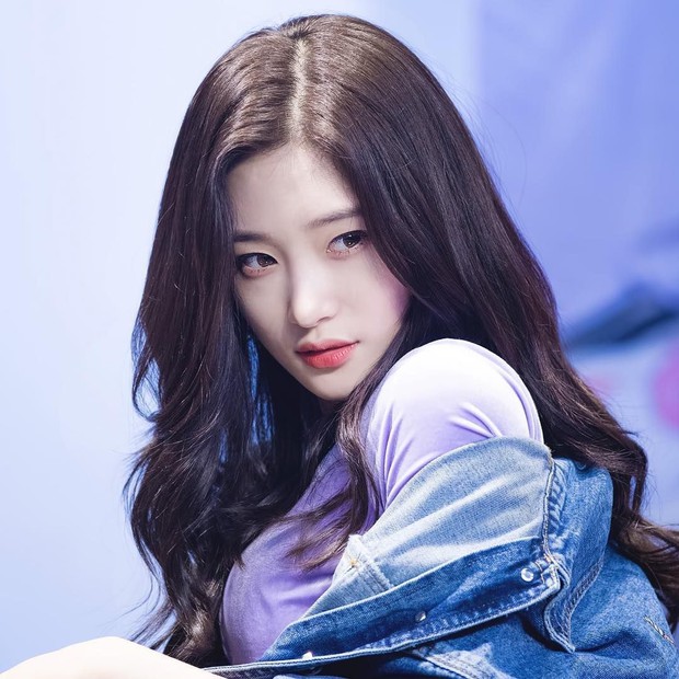 Ngang trái như idol nữ sinh năm 1997: Thành viên BLACKPINK và TWICE sự nghiệp thăng hoa, mỹ nhân I.O.I gặp cảnh sớm nở chóng tàn - Ảnh 33. Ngang trái như idol nữ sinh năm 1997: Thành viên BLACKPINK và TWICE sự nghiệp thăng hoa, mỹ nhân I.O.I gặp cảnh sớm nở chóng tàn - Ảnh 33.