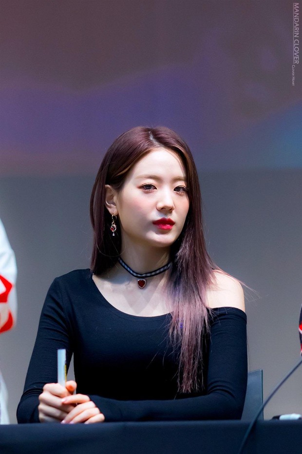Ngang trái như idol nữ sinh năm 1997: Thành viên BLACKPINK và TWICE sự nghiệp thăng hoa, mỹ nhân I.O.I gặp cảnh sớm nở chóng tàn - Ảnh 28. Ngang trái như idol nữ sinh năm 1997: Thành viên BLACKPINK và TWICE sự nghiệp thăng hoa, mỹ nhân I.O.I gặp cảnh sớm nở chóng tàn - Ảnh 28.
