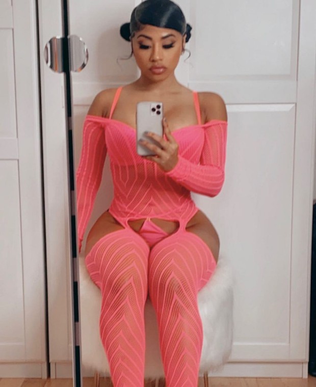 Tranh cãi nảy lửa Cardi B dán độc sticker che vùng nhạy cảm, lộ 98% body phồn thực trên Instagram - Ảnh 7.