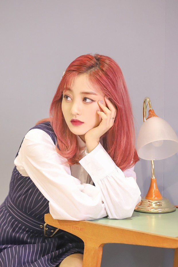Ngang trái như idol nữ sinh năm 1997: Thành viên BLACKPINK và TWICE sự nghiệp thăng hoa, mỹ nhân I.O.I gặp cảnh sớm nở chóng tàn - Ảnh 7. Ngang trái như idol nữ sinh năm 1997: Thành viên BLACKPINK và TWICE sự nghiệp thăng hoa, mỹ nhân I.O.I gặp cảnh sớm nở chóng tàn - Ảnh 7.