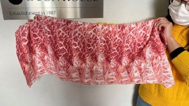 Được sếp tặng thịt bò hảo hạng, anh nhân viên hí hửng đưa nhà bếp chế biến thì phát hiện ra sự thật chát lòng - Ảnh 2. Được sếp tặng thịt bò hảo hạng, anh nhân viên hí hửng đưa nhà bếp chế biến thì phát hiện ra sự thật chát lòng - Ảnh 2.