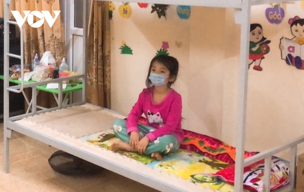 Tết đặc biệt với các cháu học sinh cách ly tại trường Mầm non Bạch Đằng (Hải Dương) - Ảnh 1. Tết đặc biệt với các cháu học sinh cách ly tại trường Mầm non Bạch Đằng (Hải Dương) - Ảnh 1.