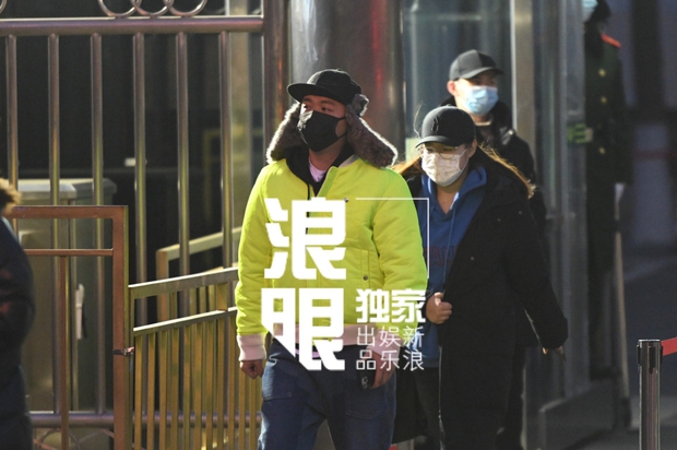 Dàn sao Cbiz nô nức đi ghi hình Gala Tết: Trần Vỹ Đình soái ngút ngàn, Dương Mịch gây chú ý vì chiếc máy đặc biệt - Ảnh 25.