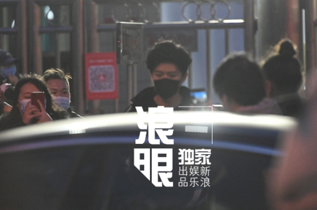 Dàn sao Cbiz nô nức đi ghi hình Gala Tết: Trần Vỹ Đình soái ngút ngàn, Dương Mịch gây chú ý vì chiếc máy đặc biệt - Ảnh 20.