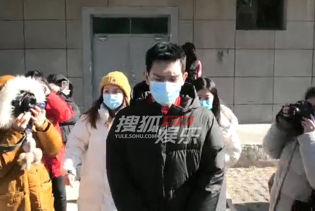 Dàn sao Cbiz nô nức đi ghi hình Gala Tết: Trần Vỹ Đình soái ngút ngàn, Dương Mịch gây chú ý vì chiếc máy đặc biệt - Ảnh 16.