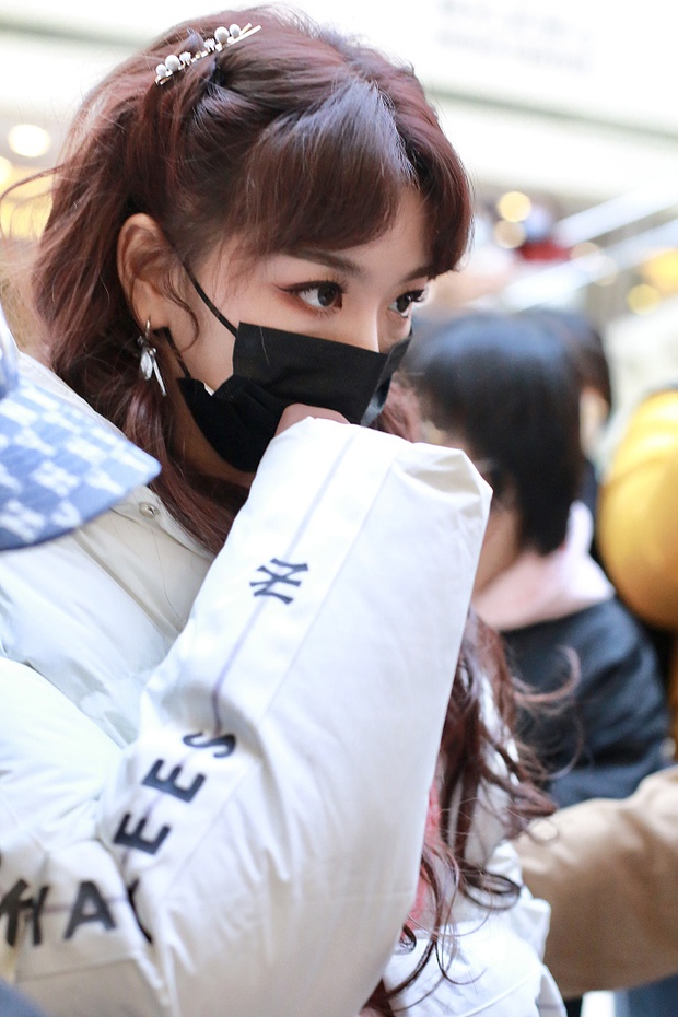 Dàn sao Cbiz nô nức đi ghi hình Gala Tết: Trần Vỹ Đình soái ngút ngàn, Dương Mịch gây chú ý vì chiếc máy đặc biệt - Ảnh 13.