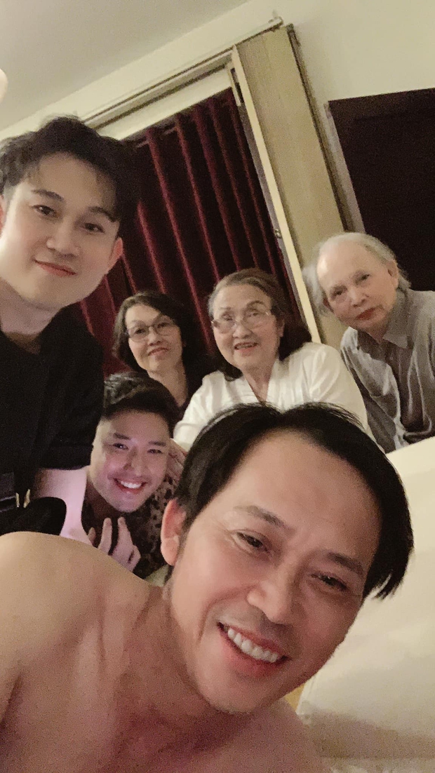 NS Hoài Linh sum vầy với Dương Triệu Vũ và gia đình sau liên hoàn biến cố, nói 1 câu mà cả dàn sao Việt hưởng ứng - Ảnh 2.