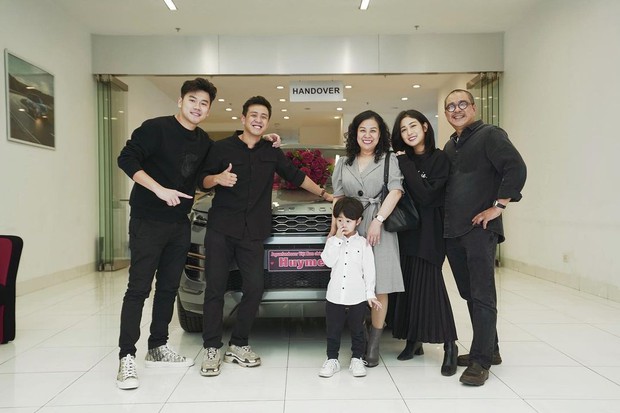 Huyme khoe bức hình cực phẩm của bố mẹ ngày trẻ, ngó ảnh bây giờ cũng thấy rất gì và này nọ - Ảnh 3.