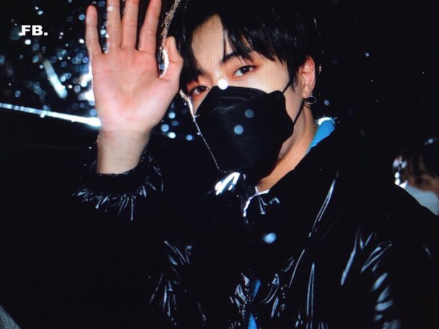 Em trai BLACKPINK gây sốc visual: Dậy thì thành phiên bản hoàn hảo của V (BTS) - Lee Min Ho, mới 17 tuổi đã cực phẩm lắm rồi - Ảnh 8.