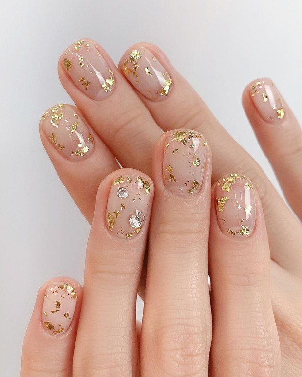 12 mẫu nail xinh xắn style Hàn xẻng cho nàng bánh bèo diện Tết: Ai chuẩn bị làm đẹp nên ngó nghiêng - Ảnh 1.