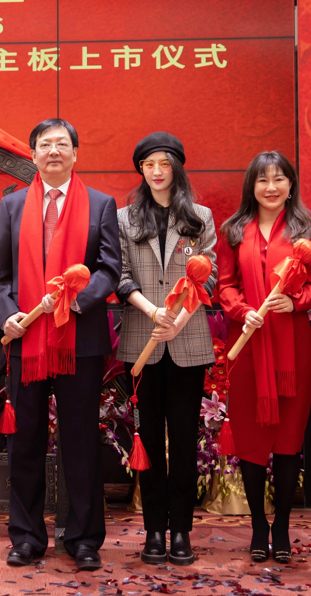 Lưu Diệc Phi lần đầu lộ diện sau tin đồn mang thai với vòng 2 gây nghi ngờ, Hồ Ca cũng có động thái giữa lùm xùm - Ảnh 3.