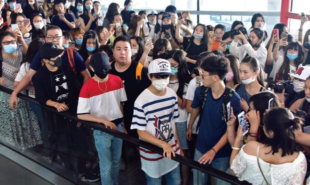 Độc lạ như trợ thủ cò mồi kiểu mới: Giúp con nợ diễn kịch trốn nợ, giúp fan đu idol với số hiệu chuyến bay cụ thể giá bèo chỉ từ 18 nghìn - Ảnh 3.