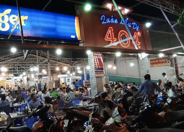 TP.HCM: Những người từng đến quán Lẩu dê 404 ở quận Tân Phú, cần liên hệ ngay cơ quan y tế - Ảnh 1. TP.HCM: Những người từng đến quán Lẩu dê 404 ở quận Tân Phú, cần liên hệ ngay cơ quan y tế - Ảnh 1.